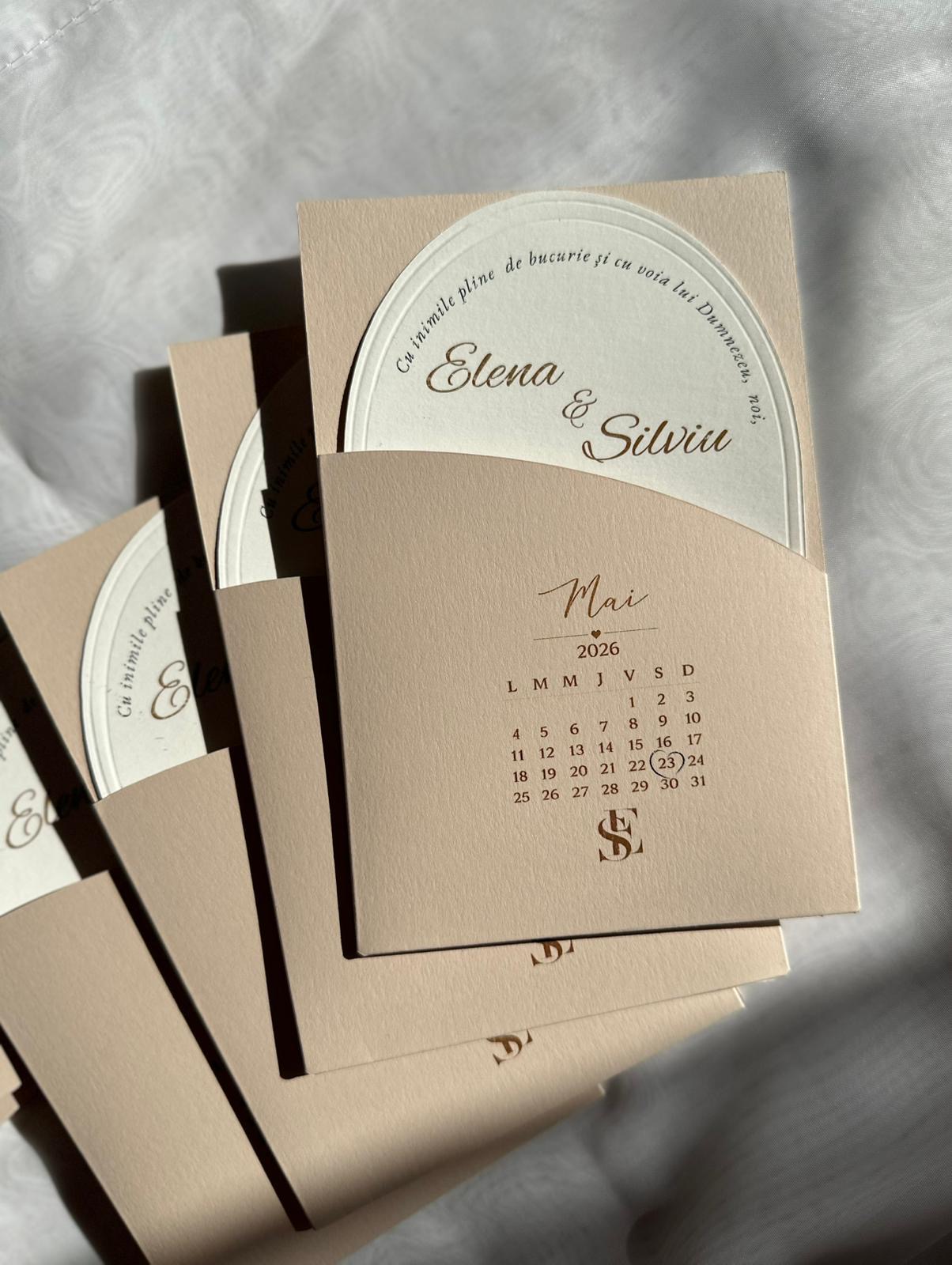 Invitatii de nunta in nuanta Ivory
