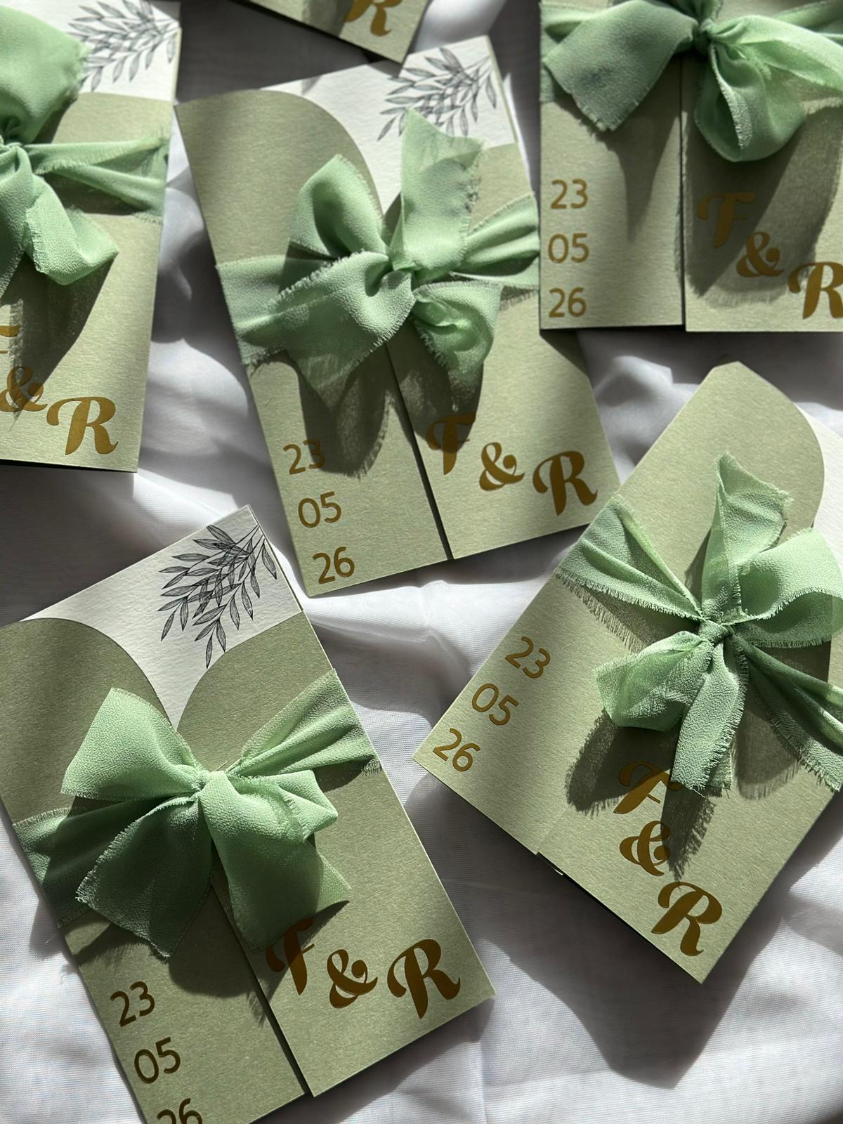 Invitatii de nunta in tonuri Sage Green